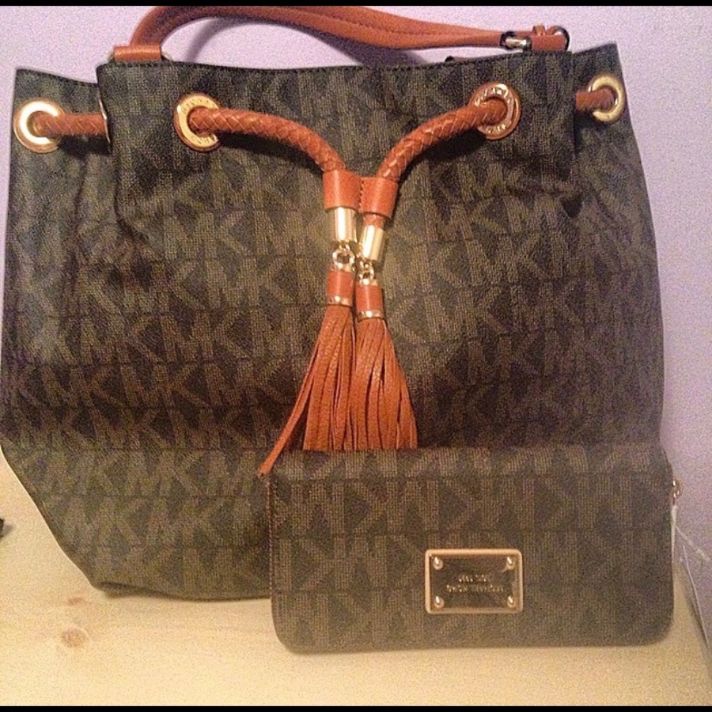 Michael kors tote bag and wallet